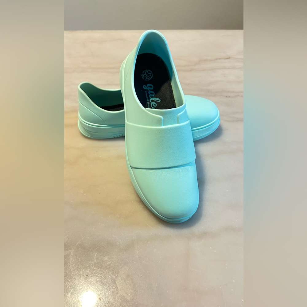 Gales Frontline Healthcare Shoes - Teal Mint - Size 9.5 Women/ Men size 7.5